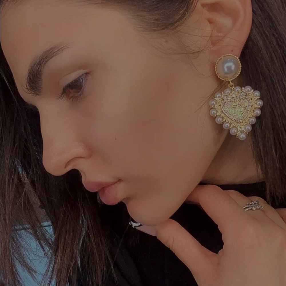 Vintage Baroque Pearl Heart Drop Gold Earrings - Picture 3 of 9